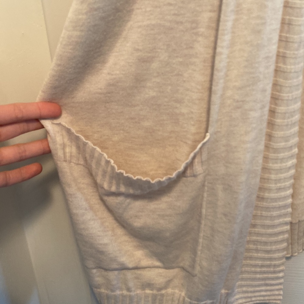 Chelsea28 Knit Cardigan - Picture 3 of 5